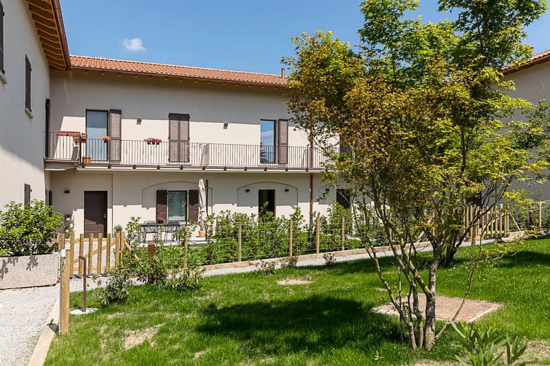 Affittasi luminoso appartamento duplex di 55 mq con giardino (9)
