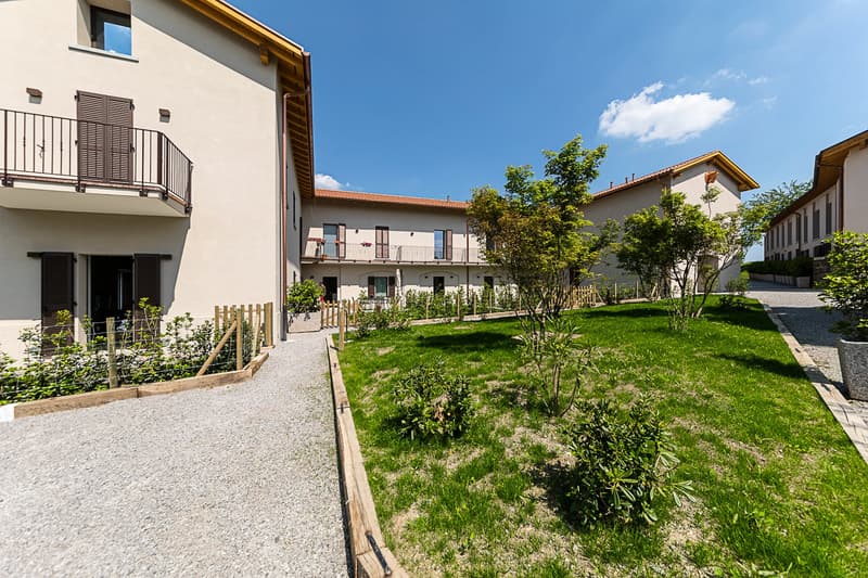 Affittasi luminoso appartamento duplex di 55 mq con giardino (13)