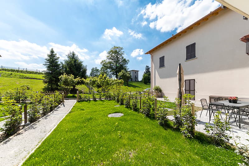 Affittasi luminoso appartamento duplex di 55 mq con giardino (10)