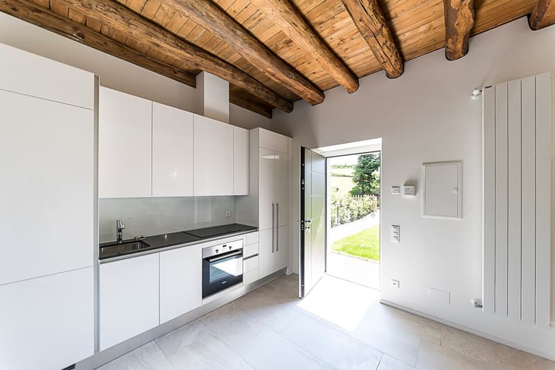 Affittasi luminoso appartamento duplex di 55 mq con giardino (5)