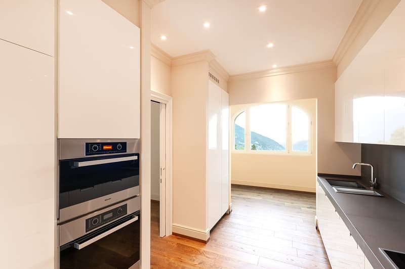 COLLINA D'ORO-AGRA - Lussuoso appartamento di 276 mq con ampia loggia e vista lago (Rif. 303) (11)