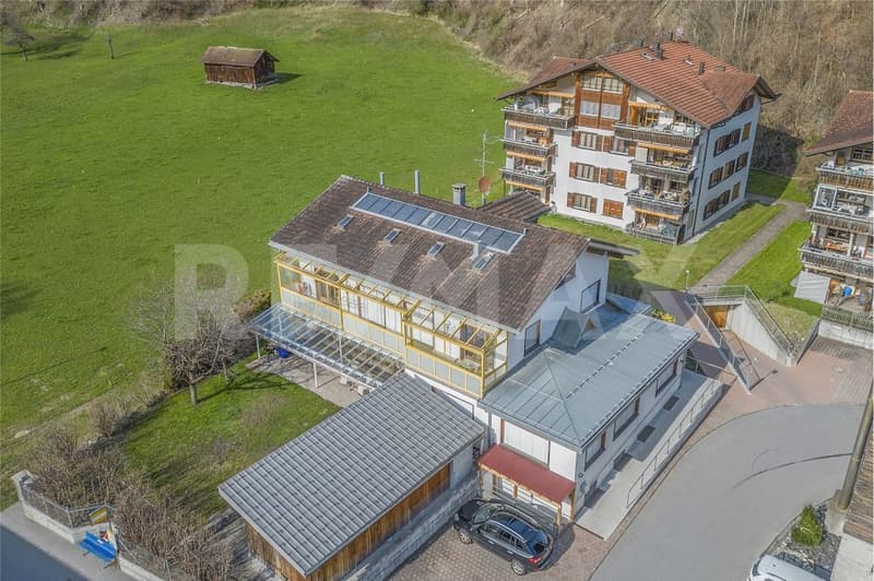 Grosses Einfamilienhaus mit separatem Büroteil (3)