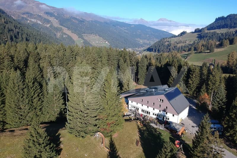 Gästehaus und Mehrzweckimmobilie mitten im Feriengebiet Lenzerheide (1)
