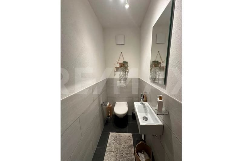 Grosszügige und moderne 2.5-Zimmerwohnung (inkl. Aussenparkplatz) im Dorfkern von Saas. (5)