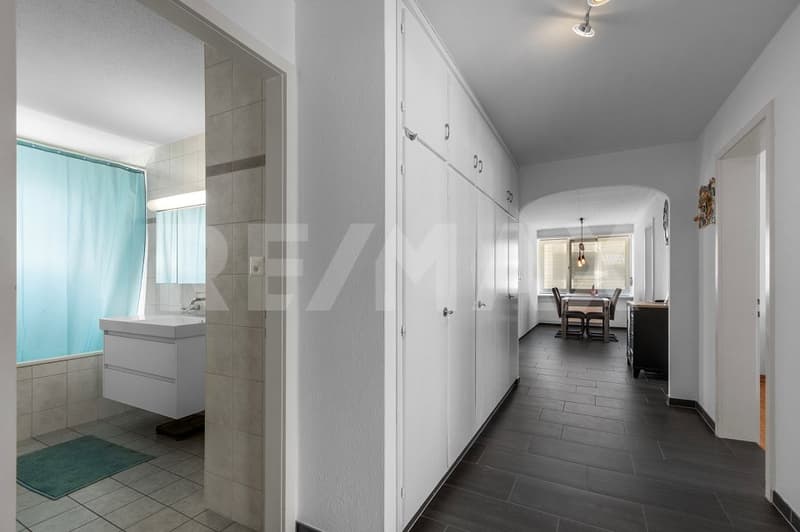 Wohnkomfort mit Aussicht - 4 ½ Zimmer-Dachwohnung in gepflegtem Dreifamilienhaus (7)