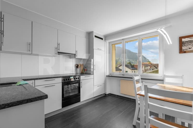 Wohnkomfort mit Aussicht - 4 ½ Zimmer-Dachwohnung in gepflegtem Dreifamilienhaus (3)