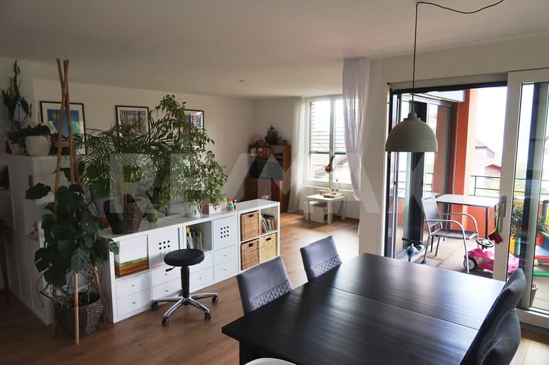 Moderne 4.5-Zimmerwohnung in attraktiver Lage in Jenins (2)