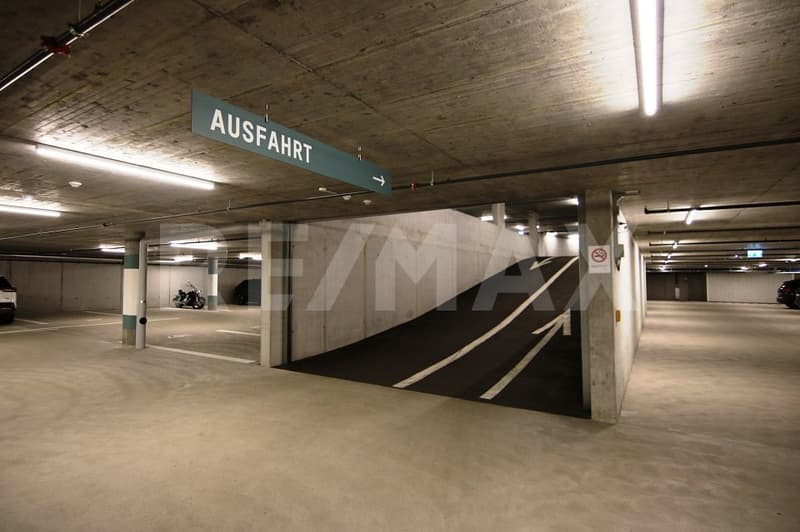 Grosszügiger Tiefgaragenparkplatz in der Überbauung Schlossbungert in Zizers (4)
