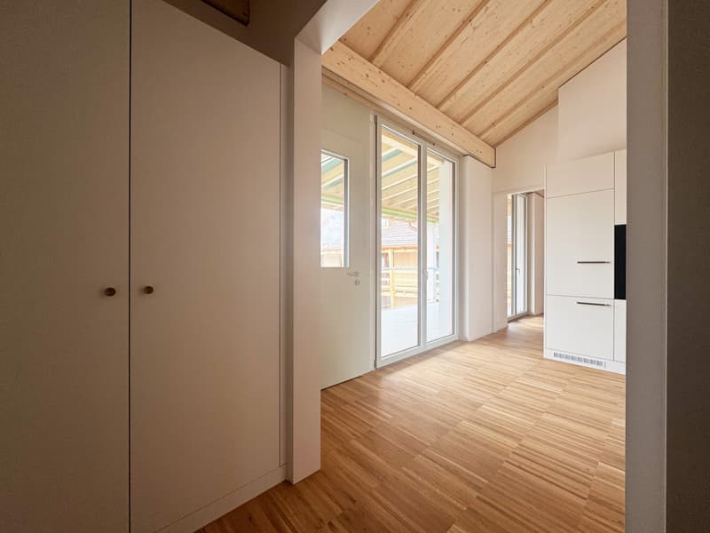 Moderne 3.5-Zimmer-Wohnung mit hohen Decken und Liftzugang (6)