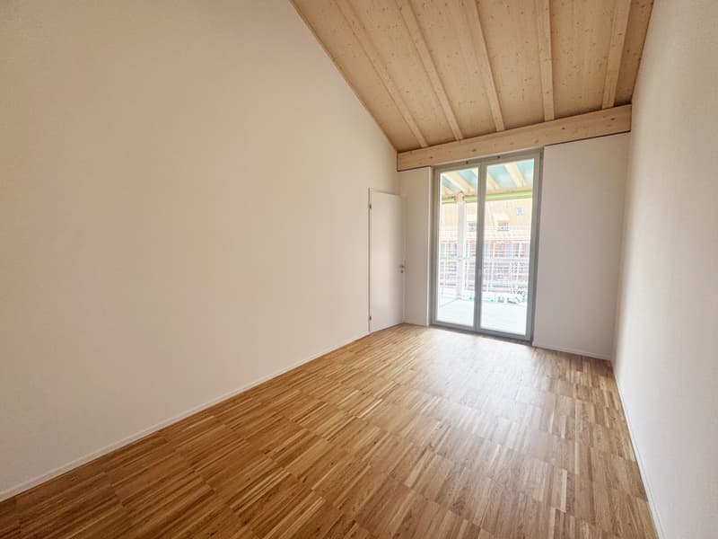 Moderne 3.5-Zimmer-Wohnung mit hohen Decken und Liftzugang (7)