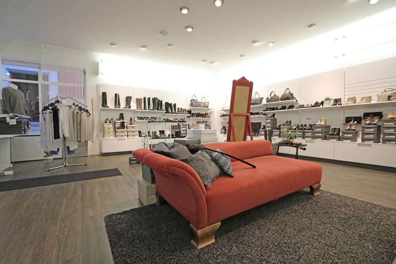 Local commercial / espace professionnel au cœur de Bülach (3)