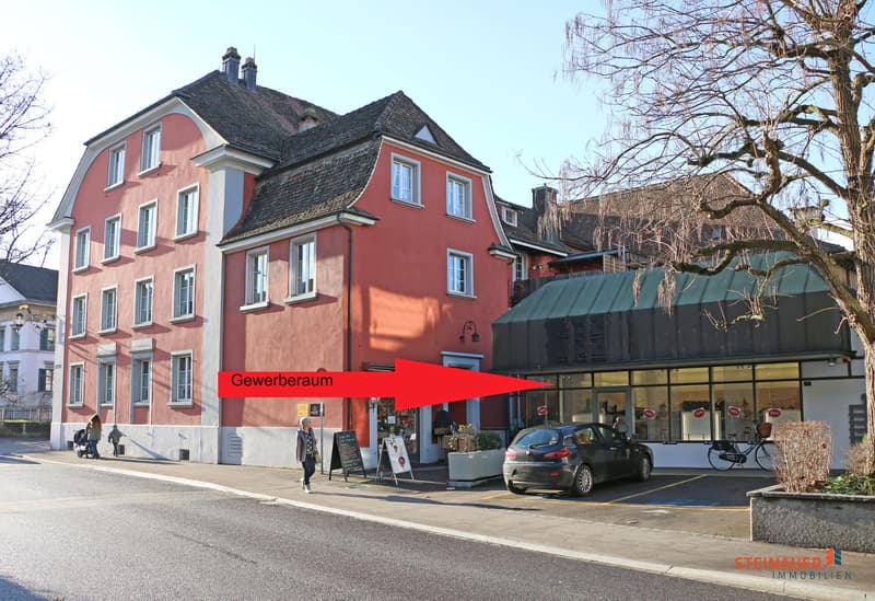 Local commercial / espace professionnel au cœur de Bülach (1)