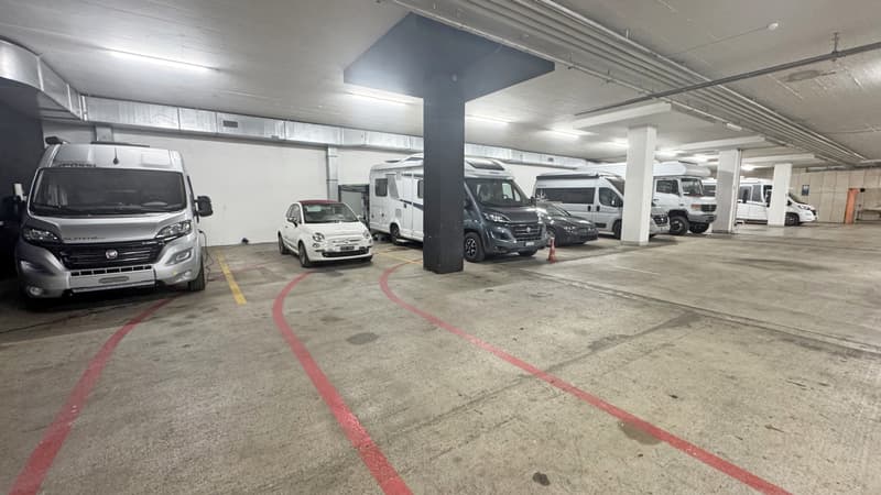 Einstellplatz für Camper/Wohnmobil/Wohnwagen (2)