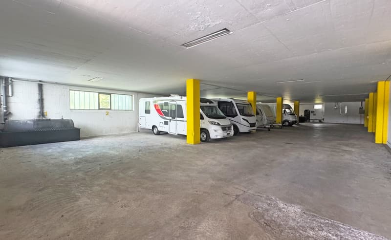 Camper / Wohnmobil - Einstellplatz inkl. Strom in Bülach (2)