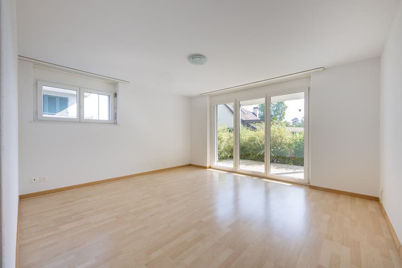 Grosses Elternschlafzimmer mit Gartenzugang