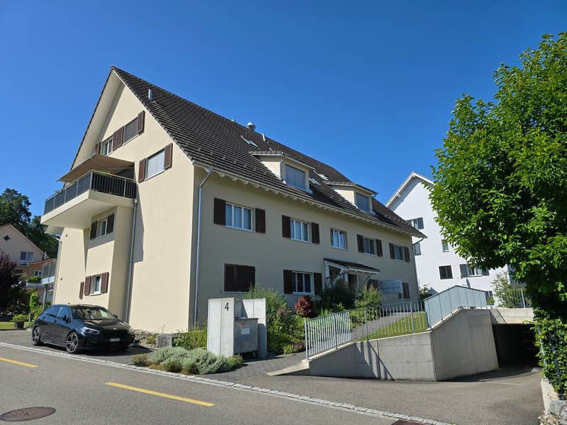 Aussenansicht, Haupteingang, Tiefgarageneinfahrt
