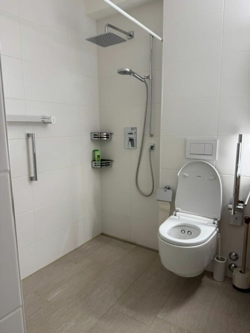 teilsanierte 3.5-Zimmer-Wohnung mit Einstellplatz an ruhiger Lage (2)