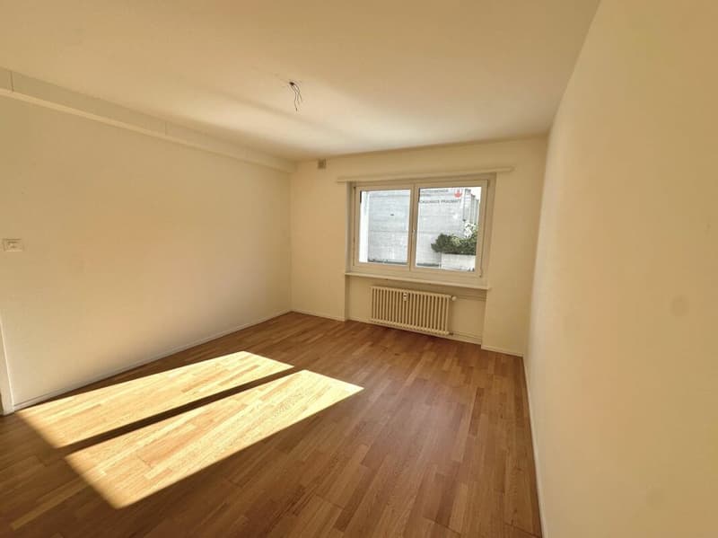 Attraktive 3.5-Zimmerwohnung mit eigener Waschküche (2)