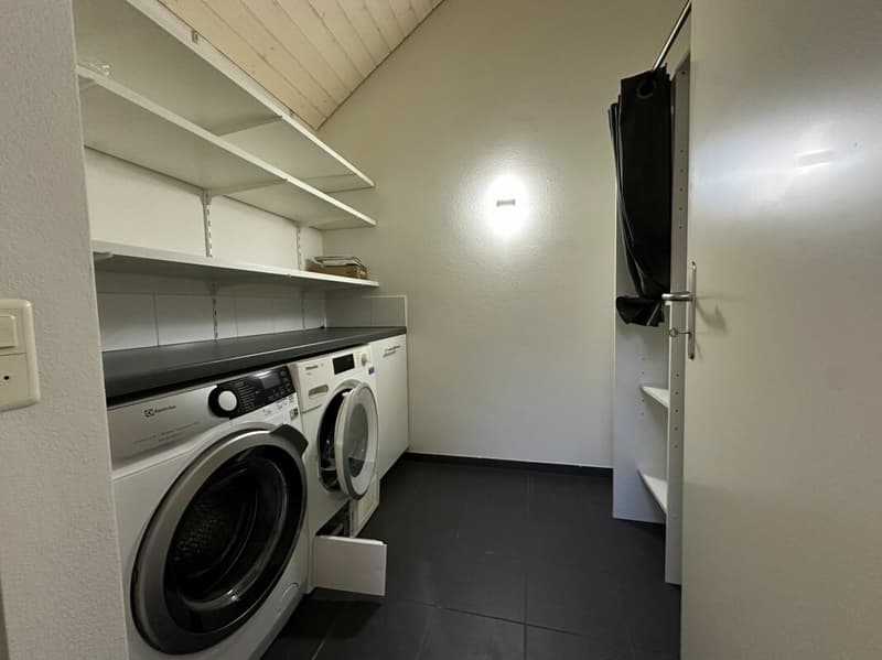 Charmante 2.5-Zimmer-Dachgeschosswohnung mit Galerie (3)