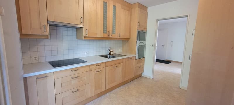 teilsanierte 3.5-Zimmer-Wohnung mit Einstellplatz an ruhiger Lage (1)