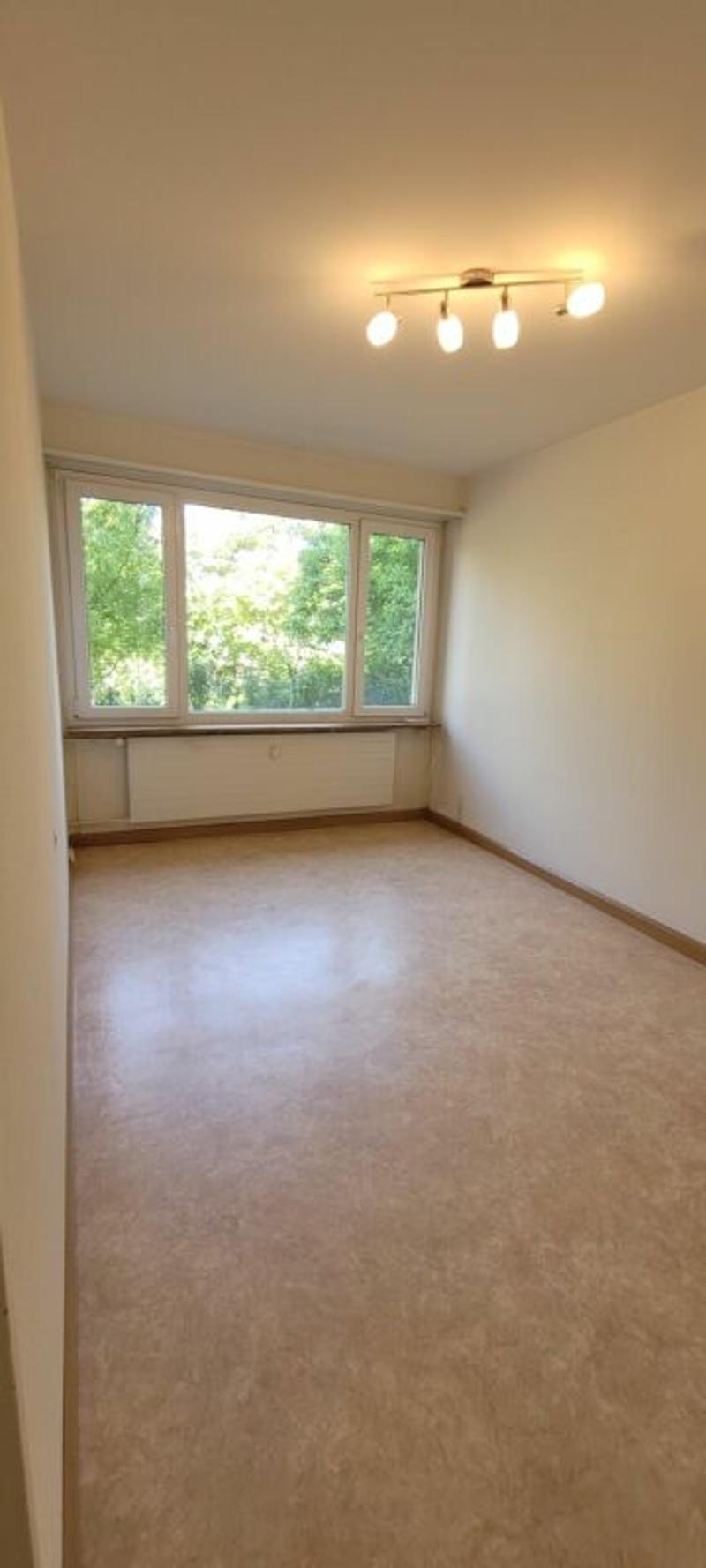 teilsanierte 3.5-Zimmer-Wohnung mit Einstellplatz an ruhiger Lage (8)