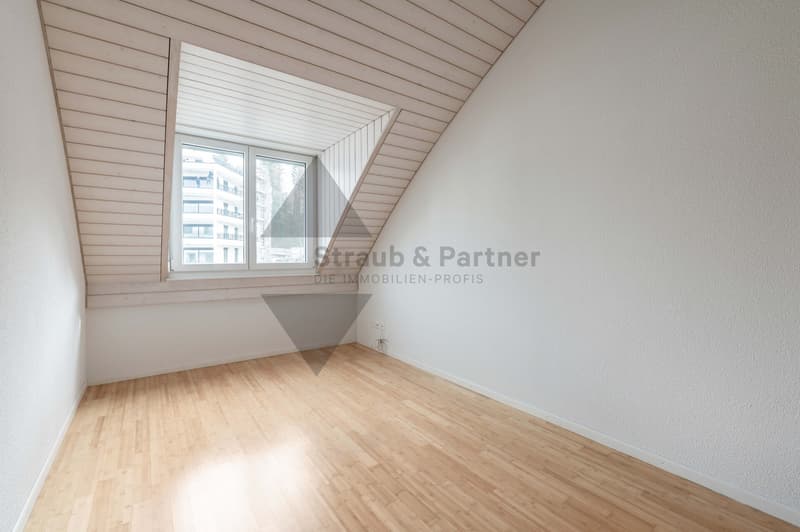 SPACIOUS | ATTIC APARTMENT WITH UNIQUE ROOM AMBIENCE (8)