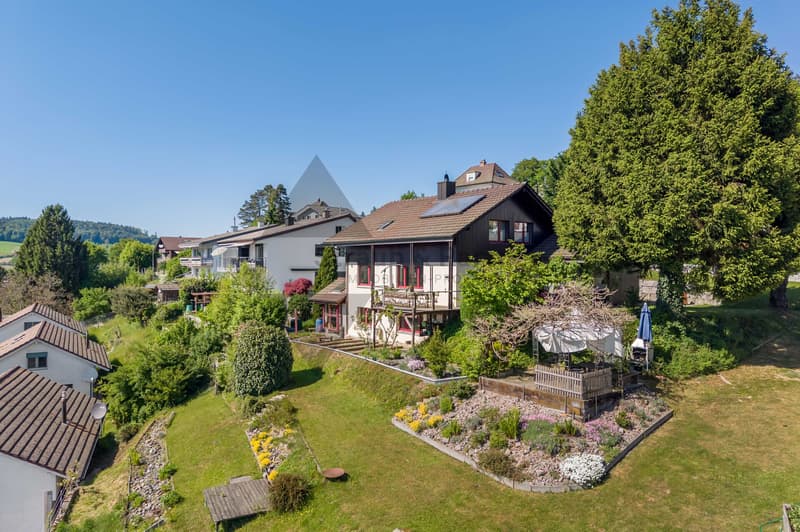 FAMILIENPARADIES MIT WEITSICHT - SONNIG, RUIG UND VOLLER MÖGLICHKEITEN (1)