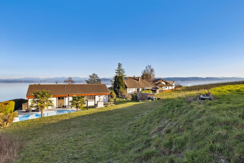 Villa individuelle avec piscine et vue sur le lac ! (2)