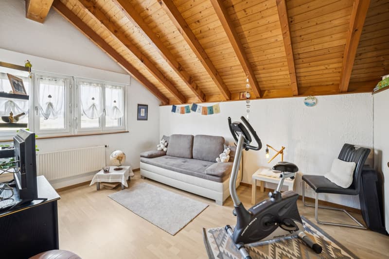 Charmante maison familiale avec jardin et 2 garages box ! (10)