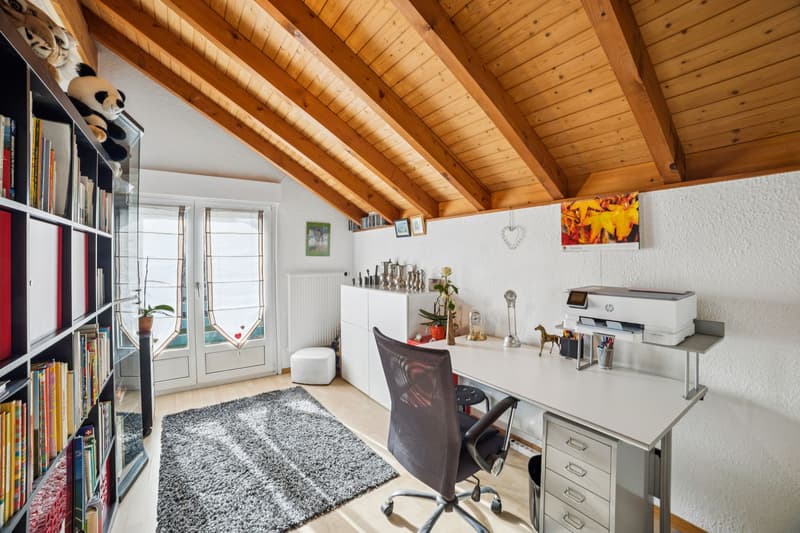 Charmante maison familiale avec jardin et 2 garages box ! (9)