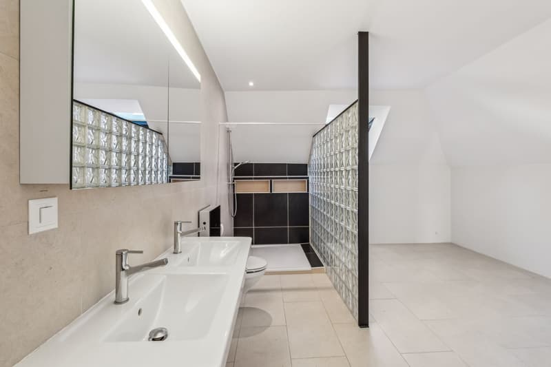 Spacieux et lumineux duplex dans une résidence Art déco (8)