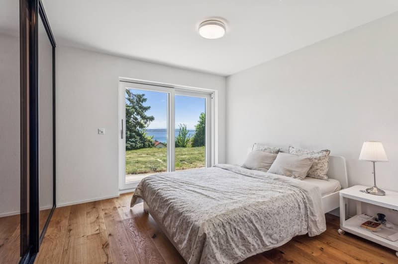 Une villa suspendue entre ciel, vignes et lac (7)