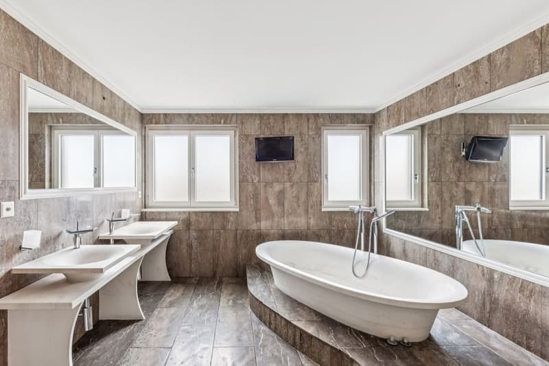 Harmonie, espace et nature ! Une villa unique à St-Blaise avec vue lac (5)