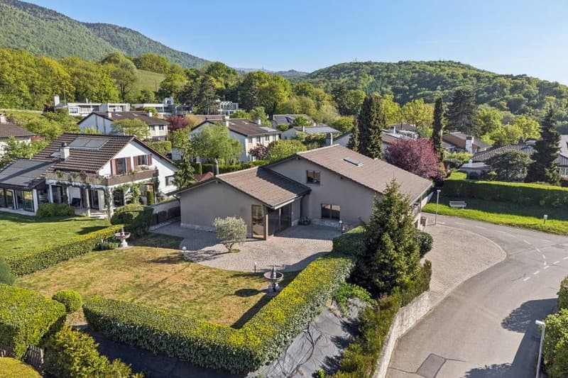 Harmonie, espace et nature ! Une villa unique à St-Blaise avec vue lac (6)