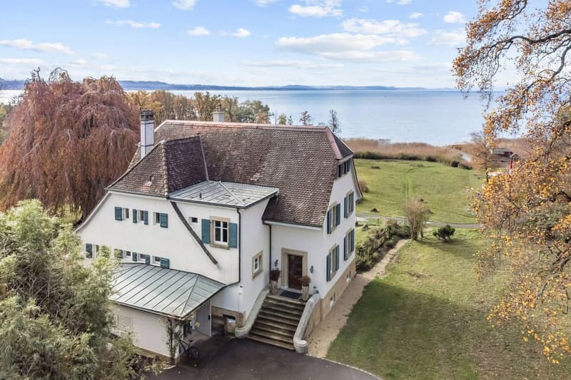 Propriété exclusive les pieds dans l'eau au bord du lac de Neuchâtel ! (2)