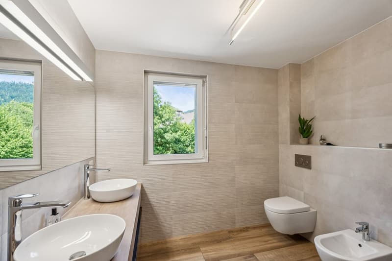 Maison familiale contemporaine offrant un vaste jardin (6)