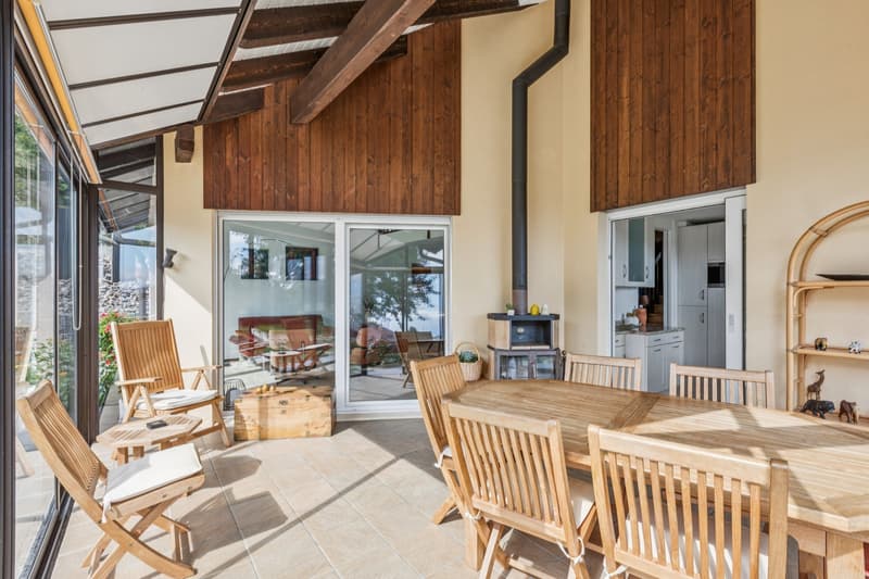Superbe villa individuelle avec un beau jardin et 2 garages box (6)