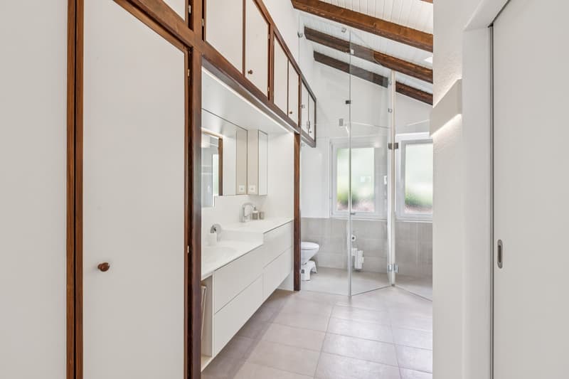 Superbe villa individuelle avec un beau jardin et 2 garages box (12)