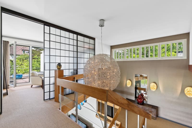 Villa contemporaine avec vue panoramique sur le lac et piscine intérie (9)