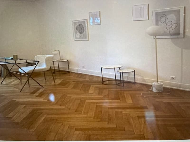 Elegant 3-Room Apartment on Rue du Rhône, Geneva – Available Immediately (3)