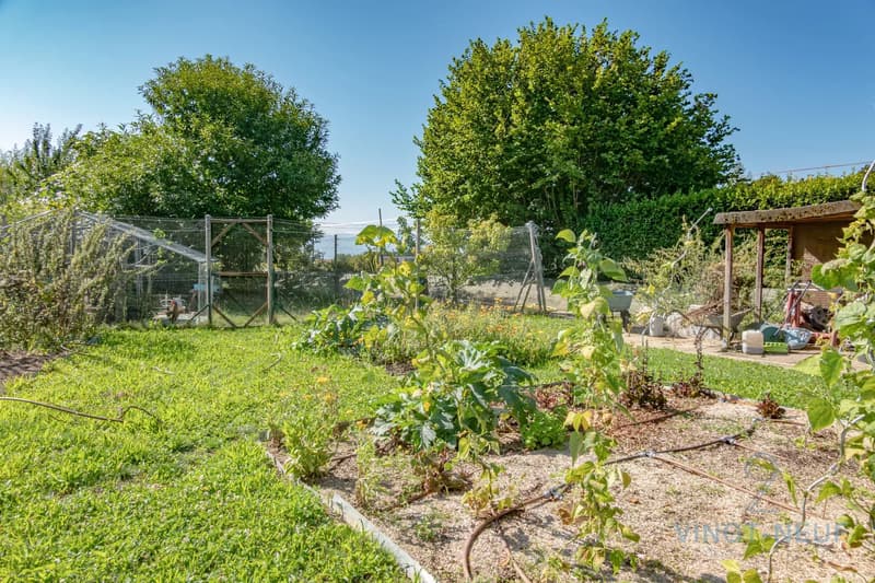 Exclusivité - Charmante maison jumelée, 6 pièces avec jardin (3)