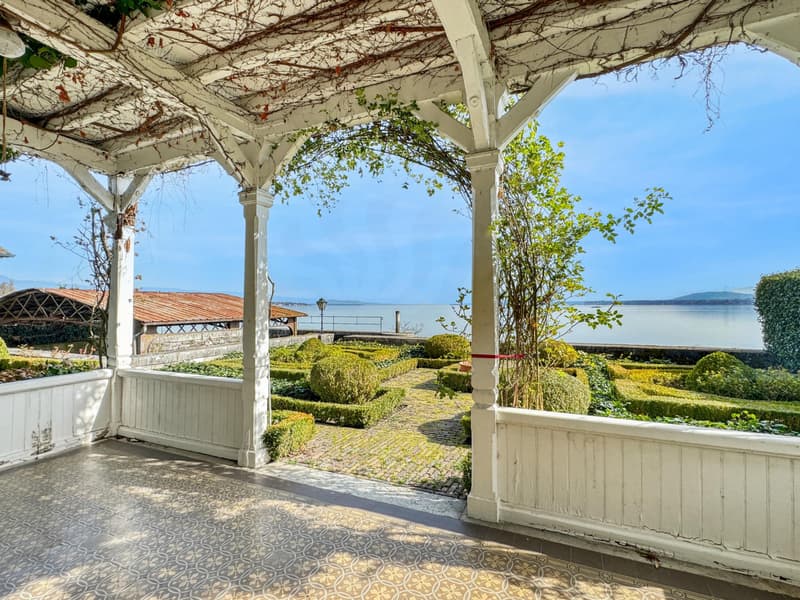 Co-Exclusivité: Maison de charme pieds dans l'eau, avec port privé (11)