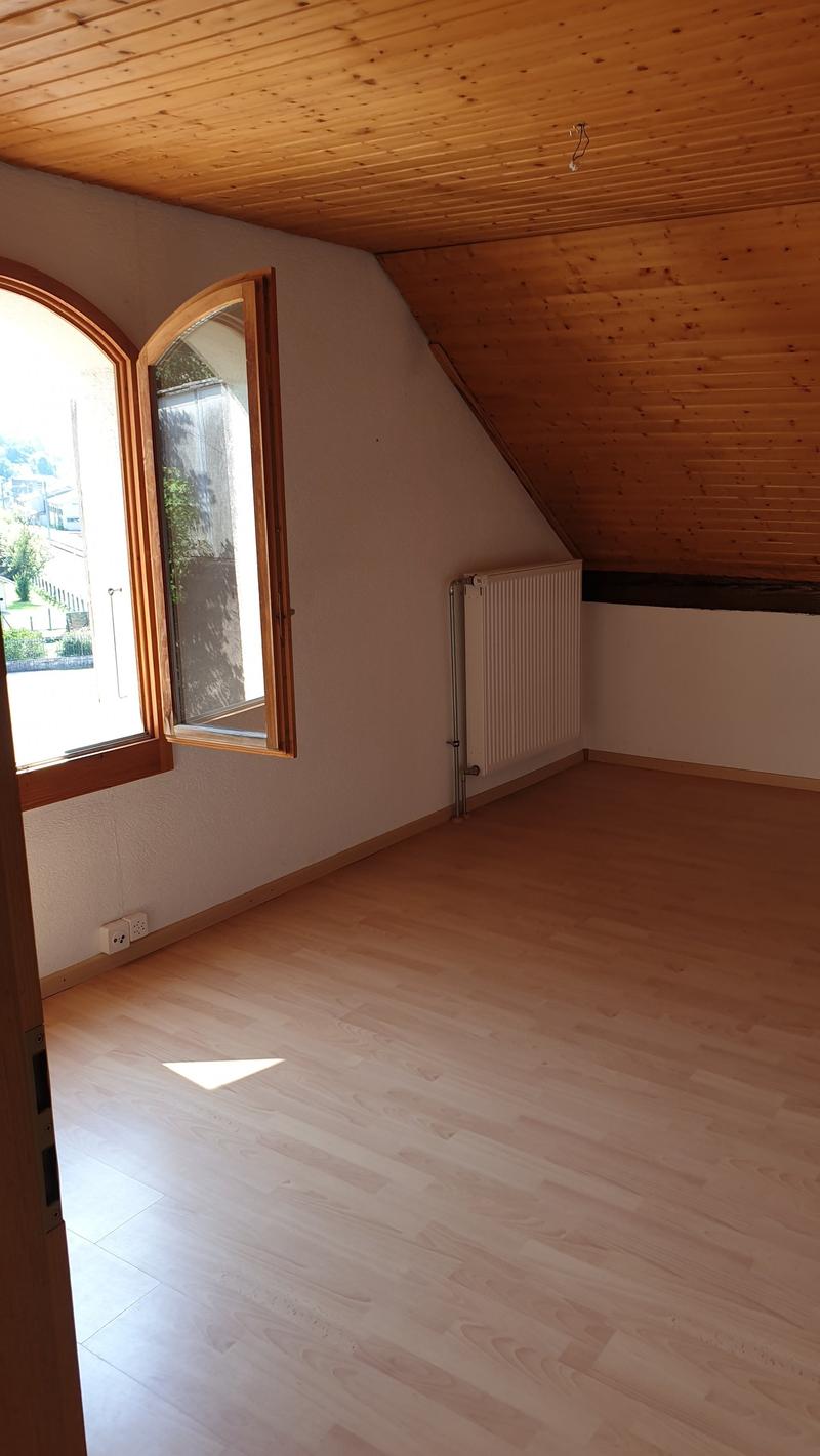 empty room, wooden floor, white walls, wooden ceiling, window, radiator