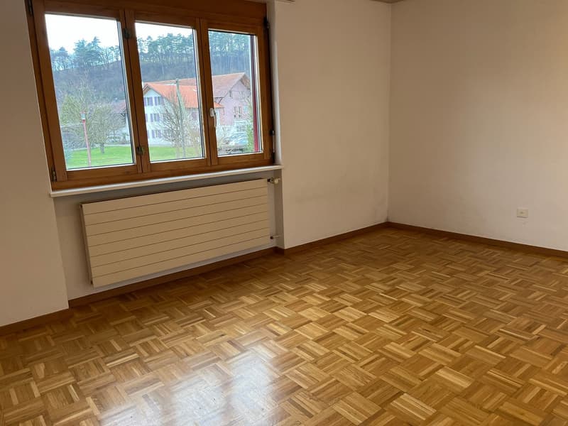 Bel appartement- duplex 5.5 pièces de 135 m2 avec jardin à Vicques (11)