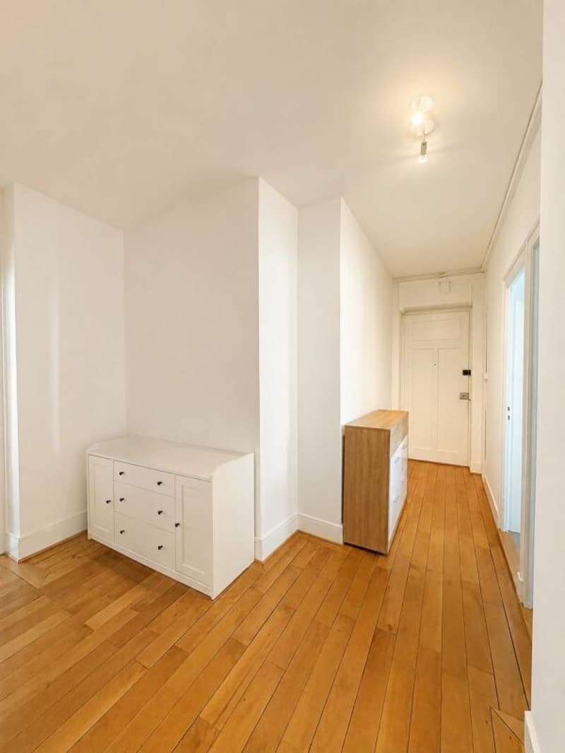 Appartement de caractère avec balcon au coeur de Genève (6)