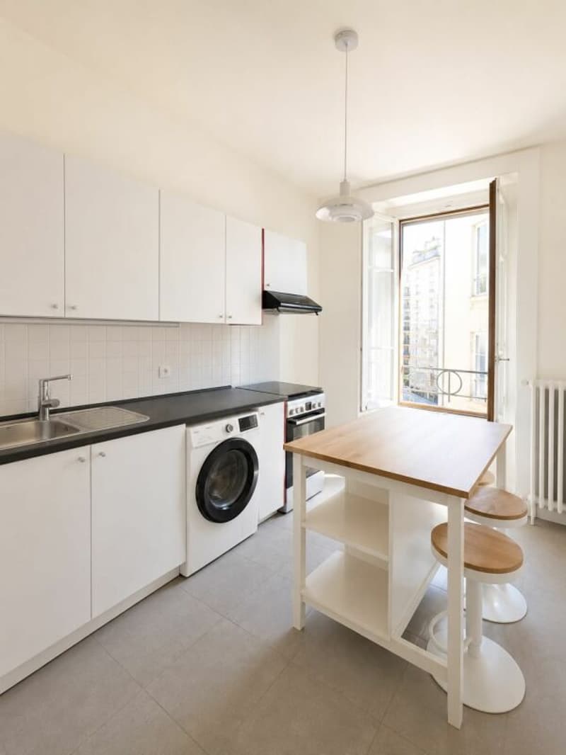 Appartement de caractère avec balcon au coeur de Genève (16)