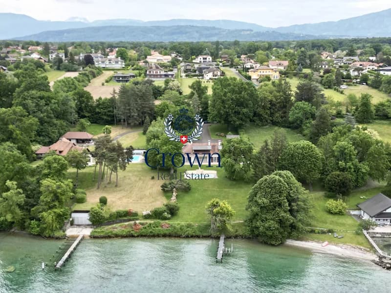 Enchanting waterfront setting (1)