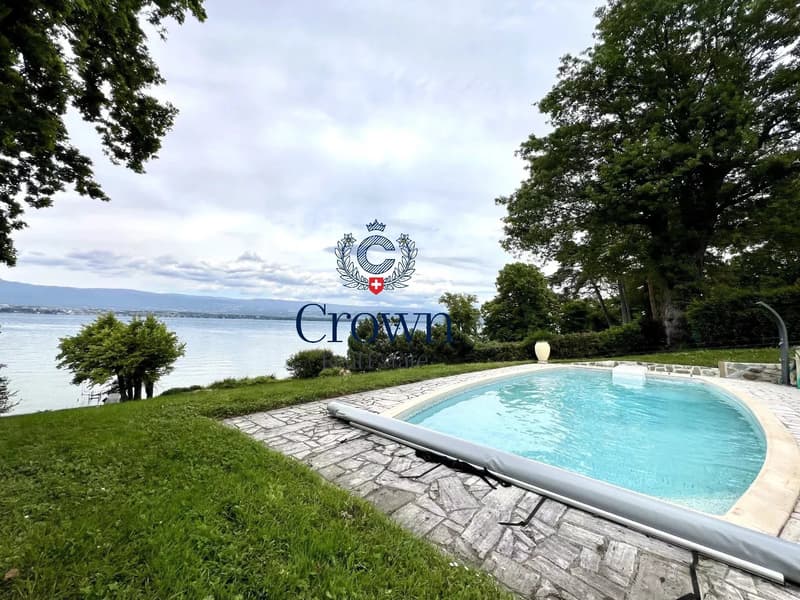 Enchanting waterfront setting (10)
