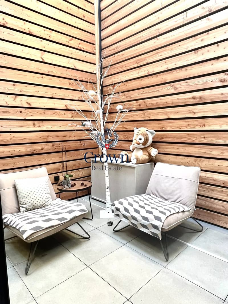 Natural setting and generous volumes (11)