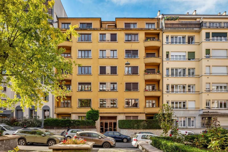 Appartement traversant de 2.5 pièces à l'avenue Dumas (1)